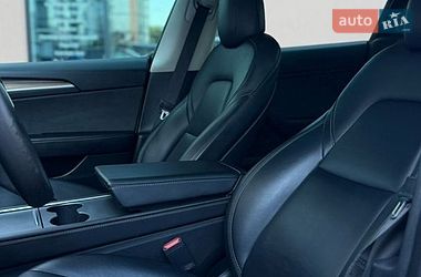 Седан Tesla Model 3 2021 в Луцке