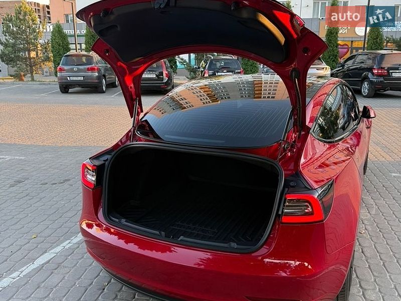 Седан Tesla Model 3 2020 в Вінниці