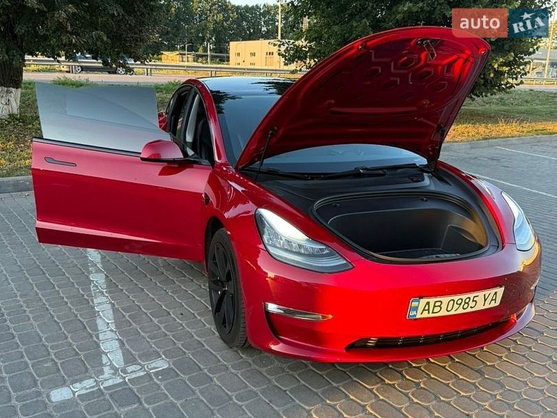 Седан Tesla Model 3 2020 в Вінниці