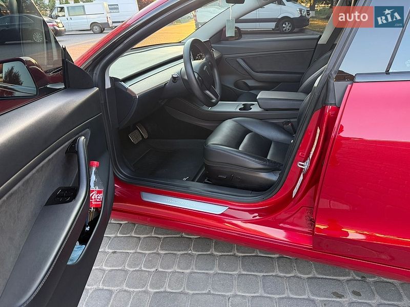 Седан Tesla Model 3 2020 в Вінниці