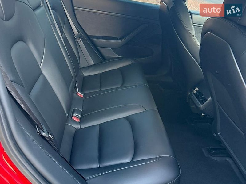 Седан Tesla Model 3 2020 в Вінниці