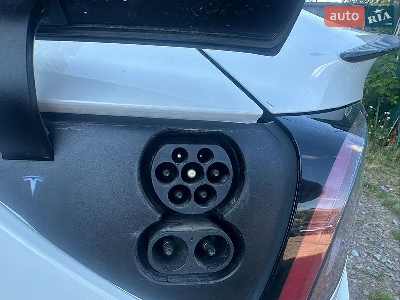 Седан Tesla Model 3 2019 в Киеве