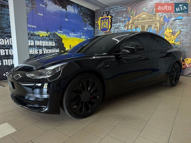Седан Tesla Model 3 2022 в Львові