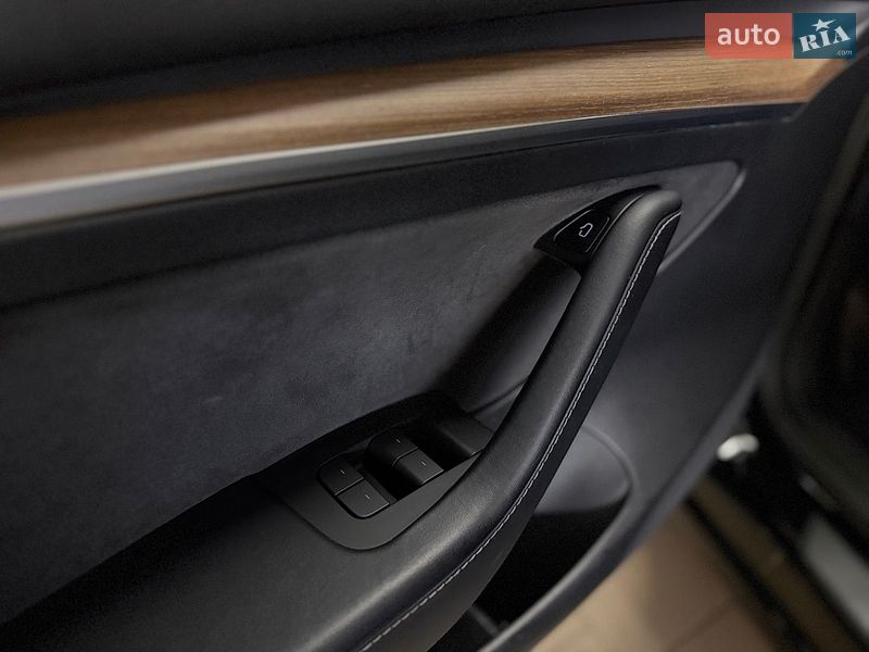 Седан Tesla Model 3 2022 в Львові