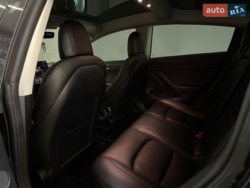 Седан Tesla Model 3 2022 в Львові