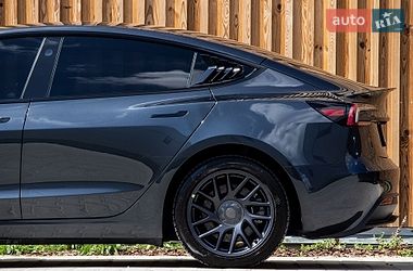 Седан Tesla Model 3 2024 в Львові