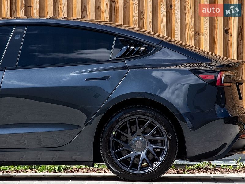 Седан Tesla Model 3 2024 в Львові