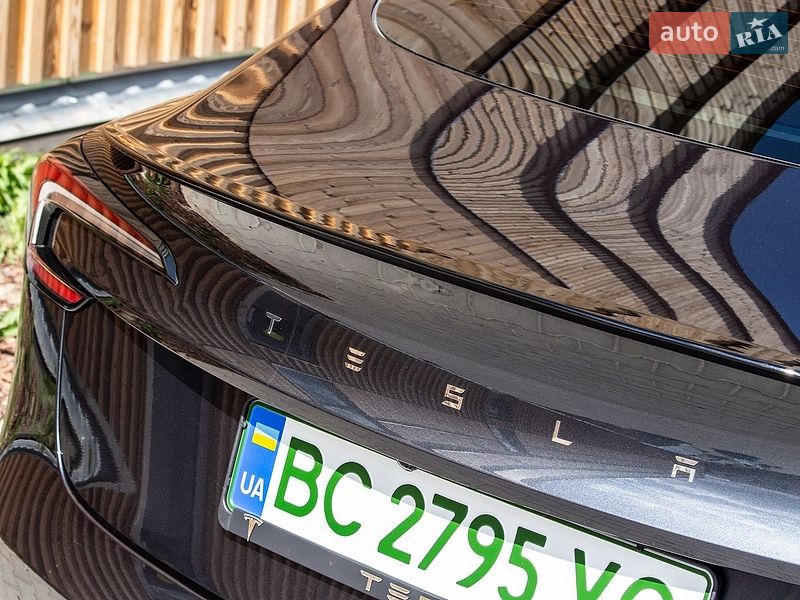 Седан Tesla Model 3 2024 в Львові