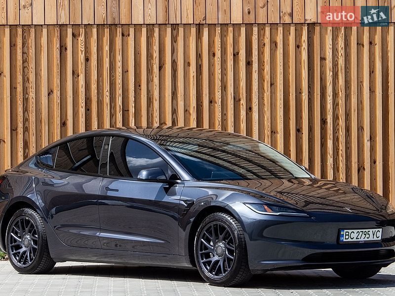 Седан Tesla Model 3 2024 в Львові