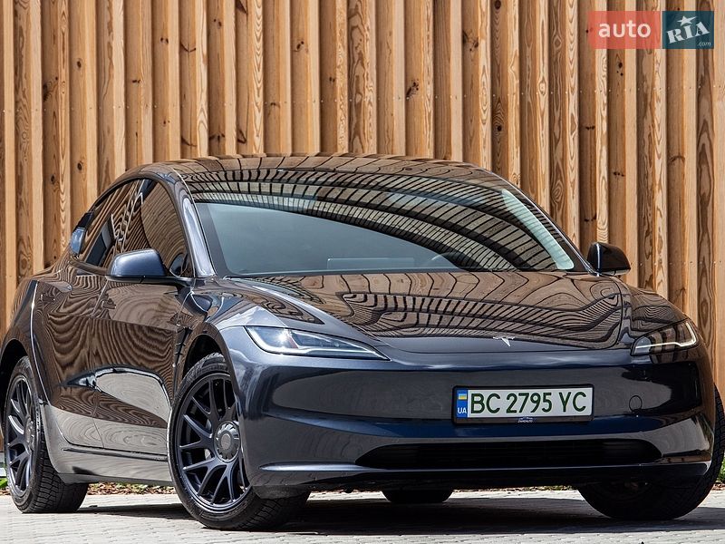 Tesla Model 3 2024