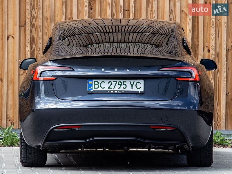 Седан Tesla Model 3 2024 в Львові