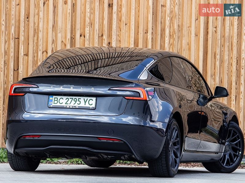 Седан Tesla Model 3 2024 в Львові