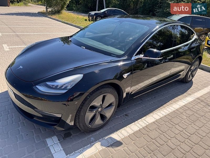 Tesla Model 3, фото из объявления