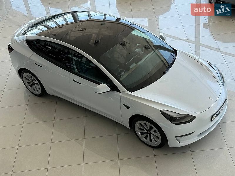 Седан Tesla Model 3 2023 в Одесі