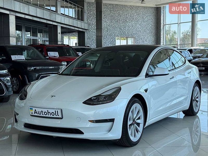 Седан Tesla Model 3 2023 в Одесі