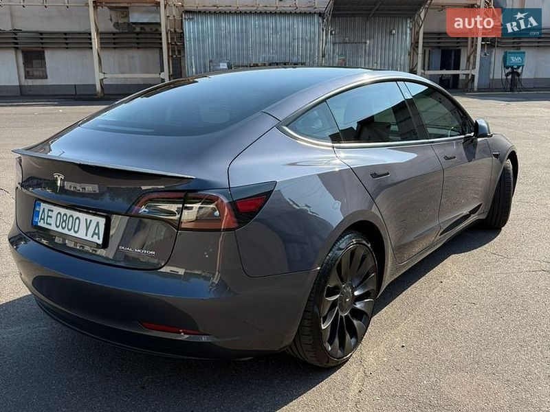 Седан Tesla Model 3 2023 в Кривому Розі