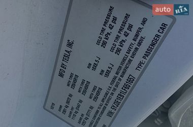 Седан Tesla Model 3 2019 в Чернівцях