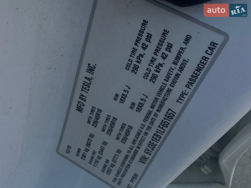 Седан Tesla Model 3 2019 в Чернівцях