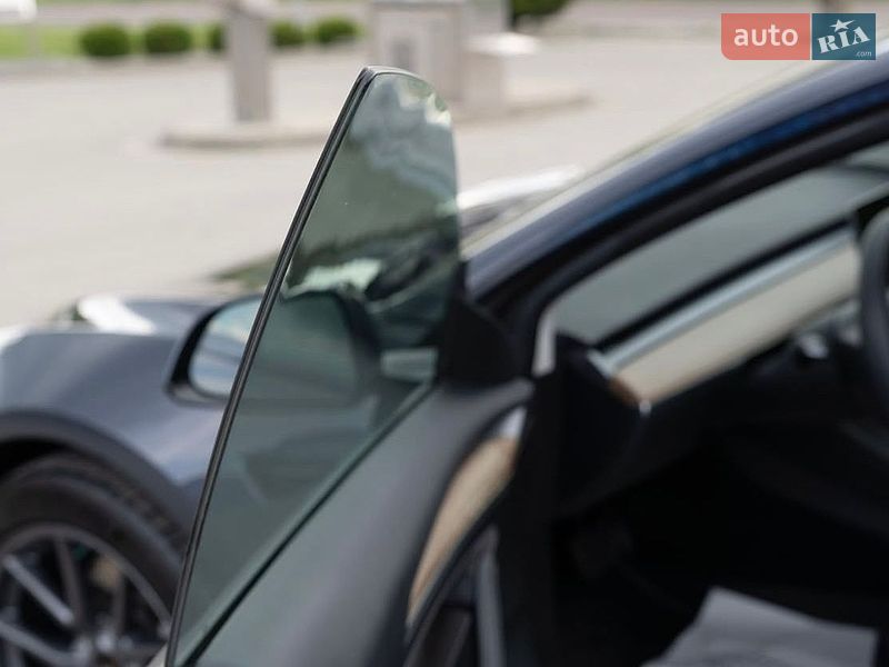 Седан Tesla Model 3 2022 в Львове