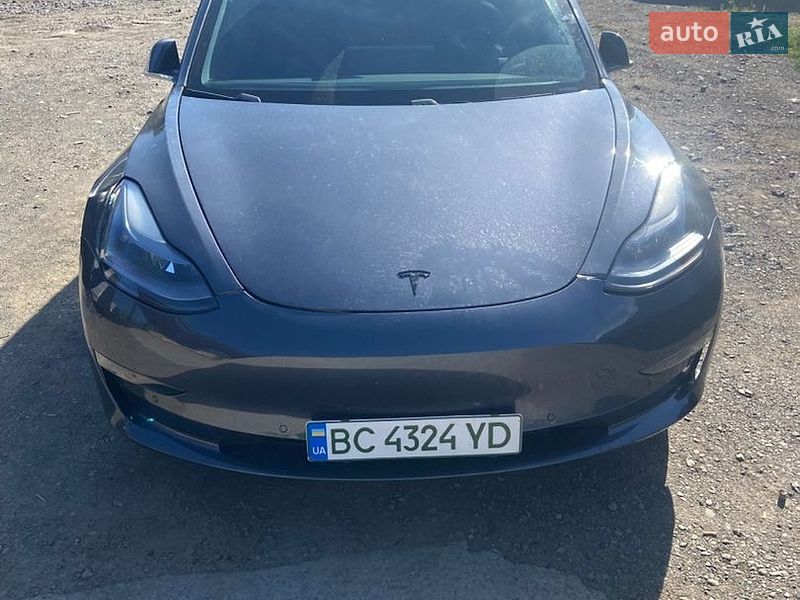 Tesla Model 3 2020