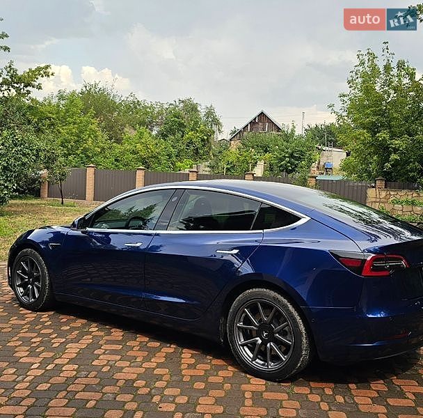 Седан Tesla Model 3 2020 в Запорожье
