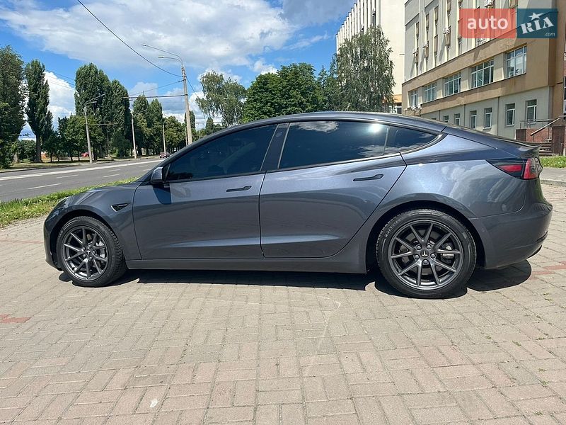 Седан Tesla Model 3 2022 в Черкасах