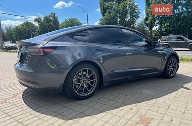 Седан Tesla Model 3 2022 в Черкасах