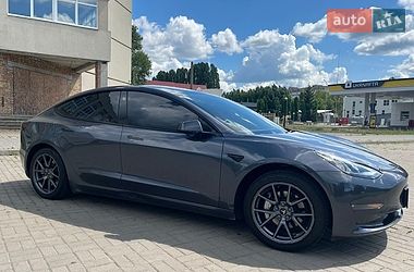 Седан Tesla Model 3 2022 в Черкасах