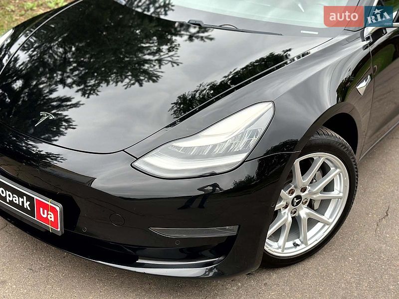 Седан Tesla Model 3 2018 в Вінниці