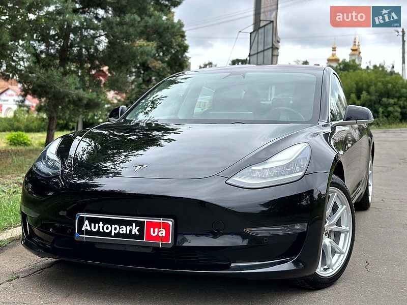 Седан Tesla Model 3 2018 в Вінниці