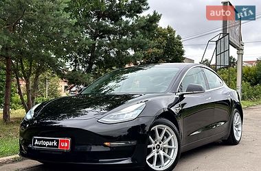 Седан Tesla Model 3 2018 в Вінниці