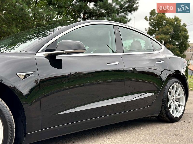 Седан Tesla Model 3 2018 в Вінниці