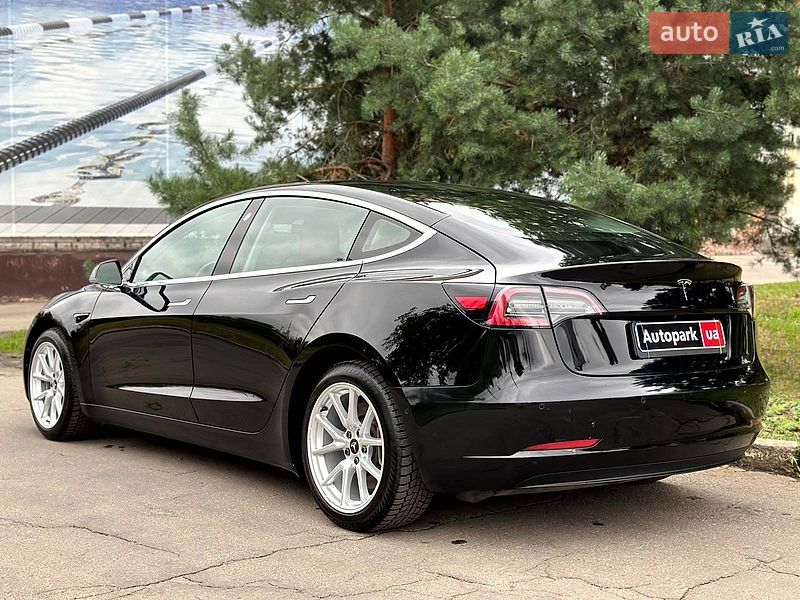 Седан Tesla Model 3 2018 в Вінниці