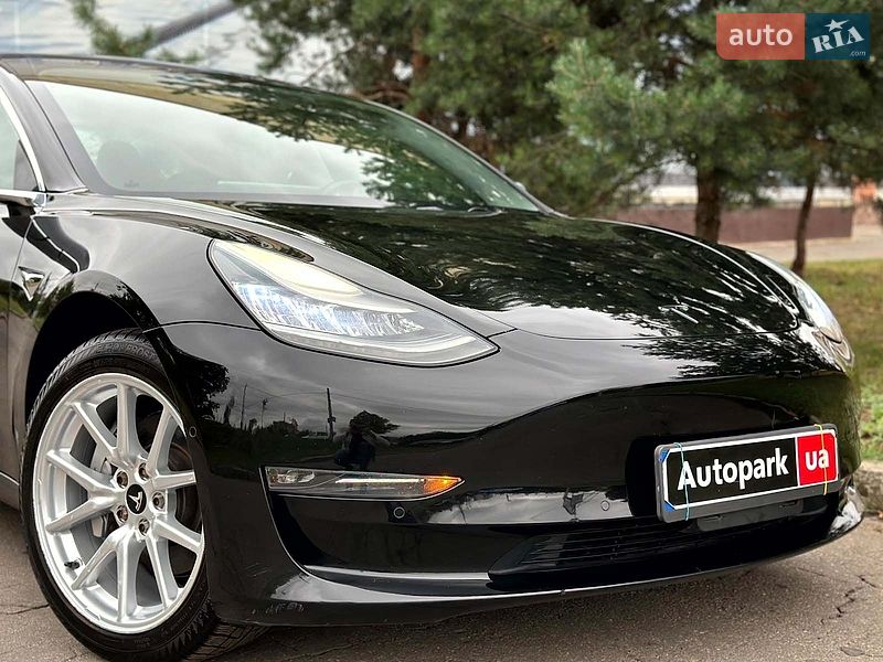 Седан Tesla Model 3 2018 в Вінниці