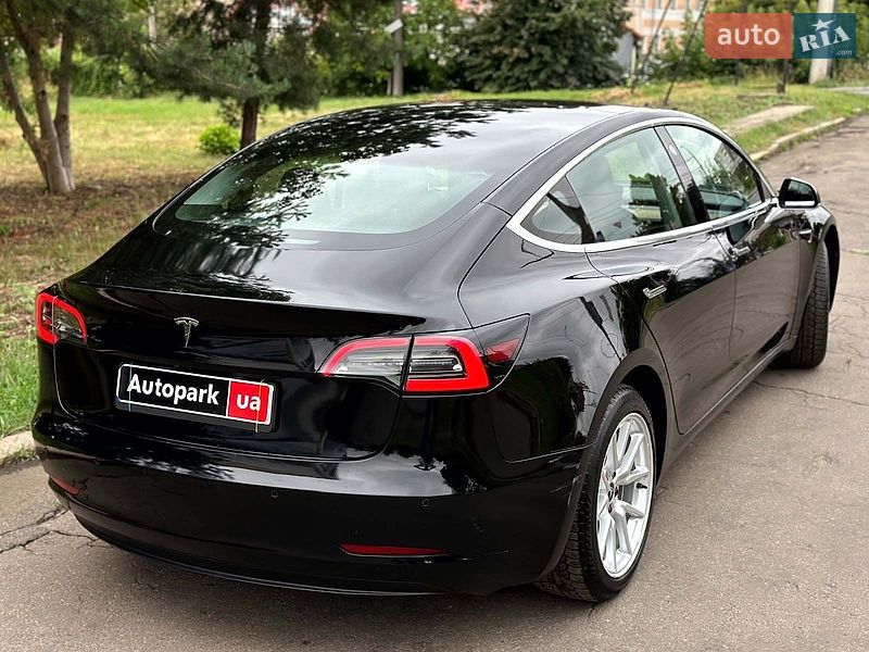 Седан Tesla Model 3 2018 в Вінниці