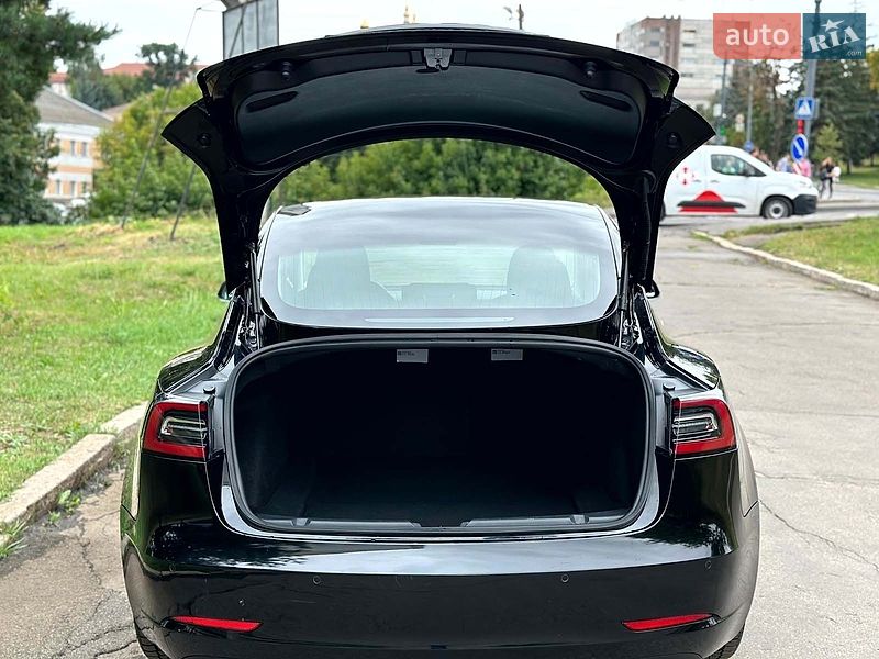 Седан Tesla Model 3 2018 в Вінниці