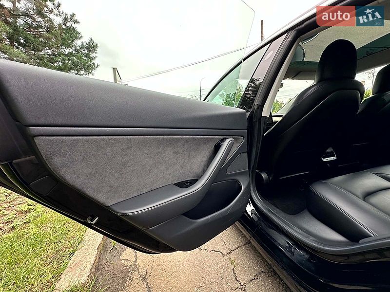 Седан Tesla Model 3 2018 в Вінниці