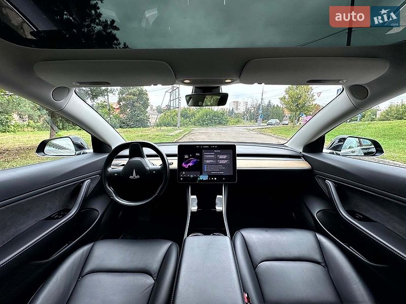 Седан Tesla Model 3 2018 в Вінниці