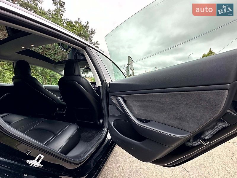 Седан Tesla Model 3 2018 в Вінниці