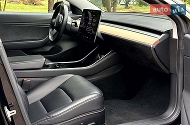 Седан Tesla Model 3 2018 в Вінниці