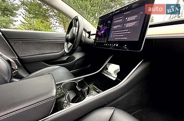 Седан Tesla Model 3 2018 в Вінниці