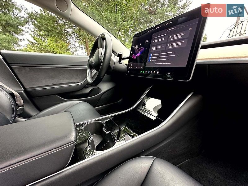 Седан Tesla Model 3 2018 в Вінниці