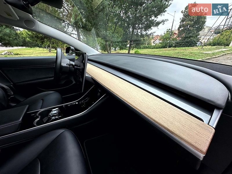 Седан Tesla Model 3 2018 в Вінниці