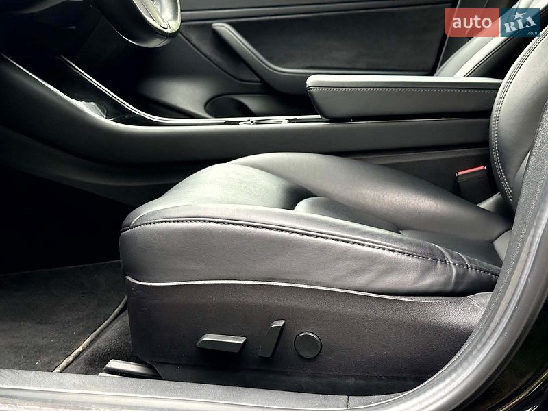 Седан Tesla Model 3 2018 в Вінниці