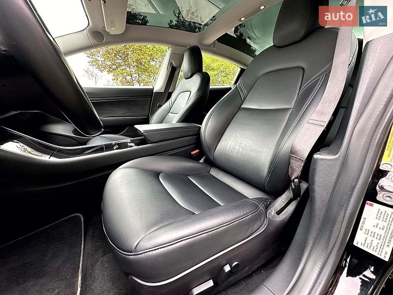 Седан Tesla Model 3 2018 в Вінниці