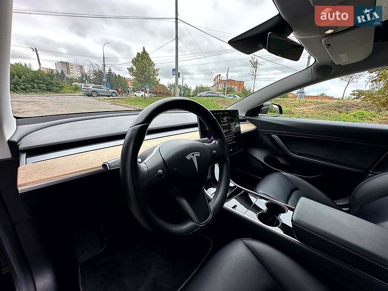 Седан Tesla Model 3 2018 в Вінниці