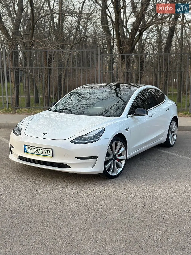 2019 Tesla Model 3 - фото 1