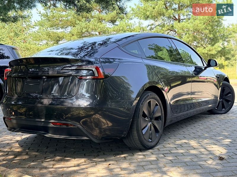 Седан Tesla Model 3 2024 в Дрогобичі