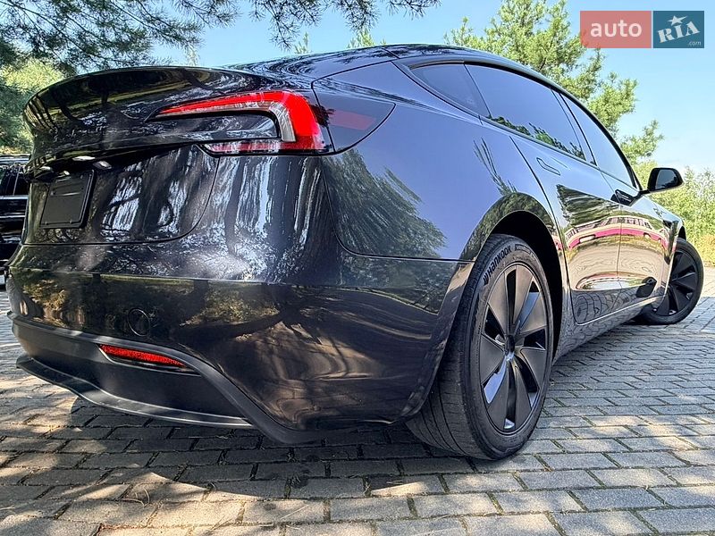 Седан Tesla Model 3 2024 в Дрогобичі