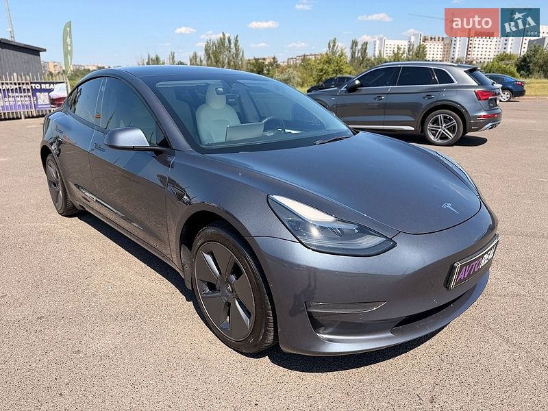 Седан Tesla Model 3 2021 в Кривом Роге